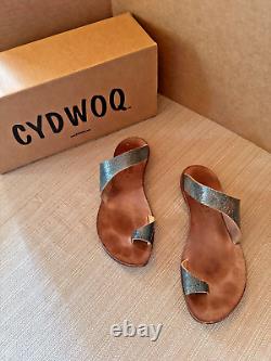 Cydwoq Hand made in USA Thong Turquoise Embossed Leather Sandals Womens Sz 40