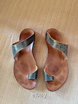 Cydwoq Hand made in USA Thong Turquoise Embossed Leather Sandals Womens Sz 40
