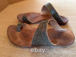 Cydwoq Hand made in USA Thong Turquoise Embossed Leather Sandals Womens Sz 40