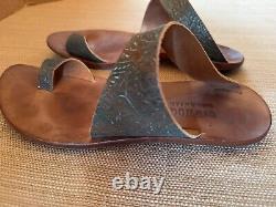 Cydwoq Hand made in USA Thong Turquoise Embossed Leather Sandals Womens Sz 40