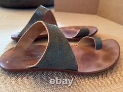 Cydwoq Hand made in USA Thong Turquoise Embossed Leather Sandals Womens Sz 40
