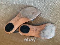 Cydwoq Hand made in USA Thong Turquoise Embossed Leather Sandals Womens Sz 40