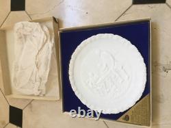 NIB Authentic Hand Made Glass Unanimous Declaration of the USA Treasure 9 X 9