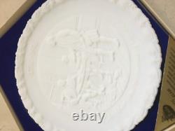 NIB Authentic Hand Made Glass Unanimous Declaration of the USA Treasure 9 X 9