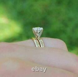 Bague de fiançailles en ensemble nuptial plaqué or jaune 925 avec diamant simulé rond de 2 carats