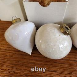Boules de Noël en céramique artisanales STUDIO en porcelaine pastel cristalline Barnes