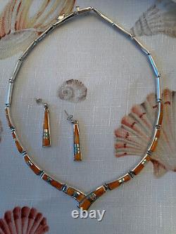 Collier et boucles d'oreilles en argent sterling incrustées de coquillage épineux fabriqués par Calvin Begay.