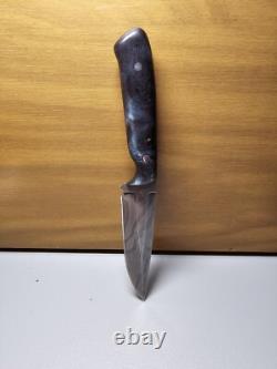 Couteau de champ en damas avec gaine et poignée en burl bleu sculpté