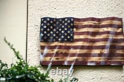 Drapeau américain des États-Unis en bois massif ondulé fait main de style patriotique par un designer