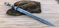 Épée Viking à double tranchant en acier damas fait main, prête pour le combat avec fourreau.