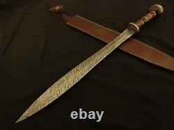 Épée de guerrier dague en acier de damas fabriquée sur mesure avec une lame en acier historique de gladius romain