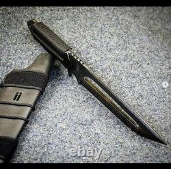 L'intégrité met en œuvre Kugeki Gen3 dans un couteau fait main personnalisé en acier 5160 noir oxydé.