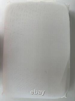 Oreiller Original Violet avec Deux Boosters. Dimensions 24 po L X 16 po l X 3 po.