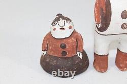 Paire de figures en poterie pueblo Zuni vintage : homme debout et femme assise 5,5 et 3 pouces