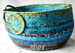 Panier artisanal en tissu batik bleu pour la décoration de la salle de bain, fabriqué à la main par Wexford Treasures