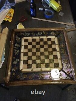Plateau d'échecs, fait à la main en bois et résine poly coulée, engrenages, engrenages d'horloge, chronométrage